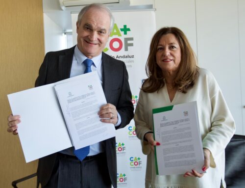 El CACOF y la Consejería de Desarrollo Educativo y FP firman un protocolo de colaboración para facilitar la formación especializada del alumnado de los ciclos del ámbito farmacéutico